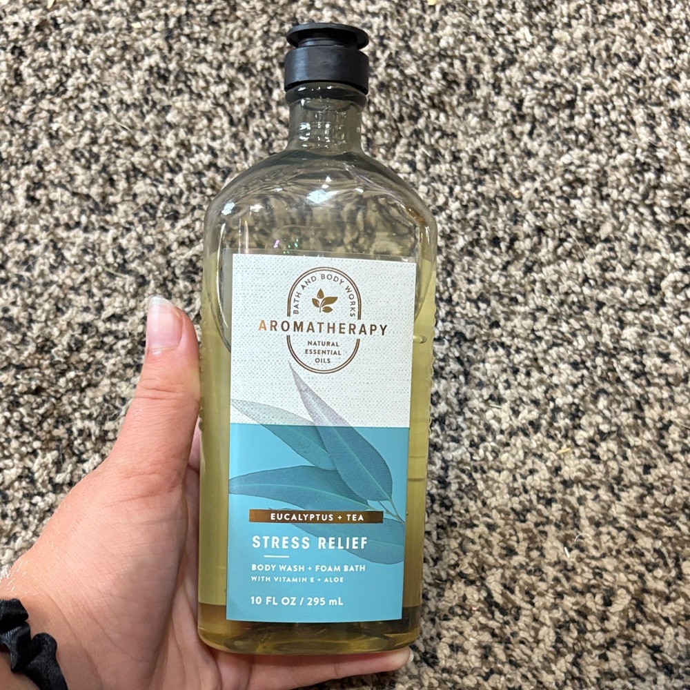 Brand New Aromatherapy Eucalyptus Tea Body Wash with Blue and Green Accents